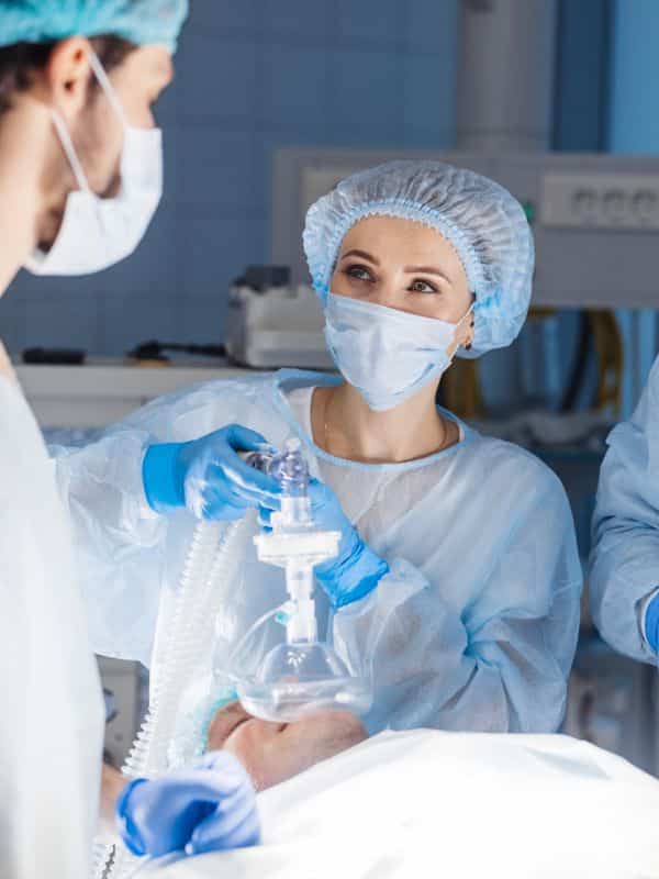 Doctores with surgary pocedure